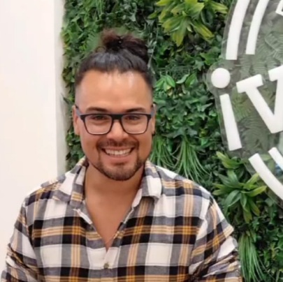 Eduardo, Atención al alumno en Vamos Academy Málaga